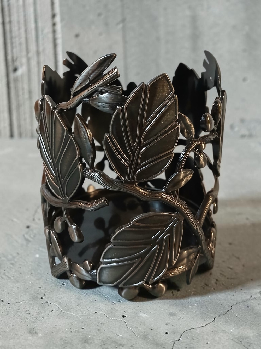Leaf Vine Candle Holder